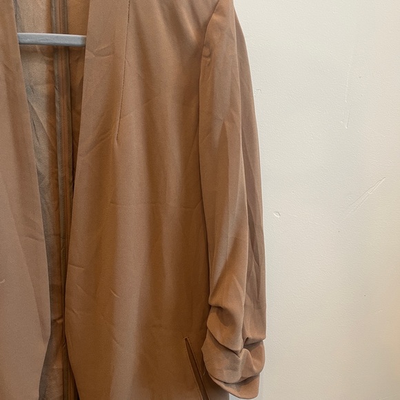 Aritzia Power Blazer - Picture 8 of 9